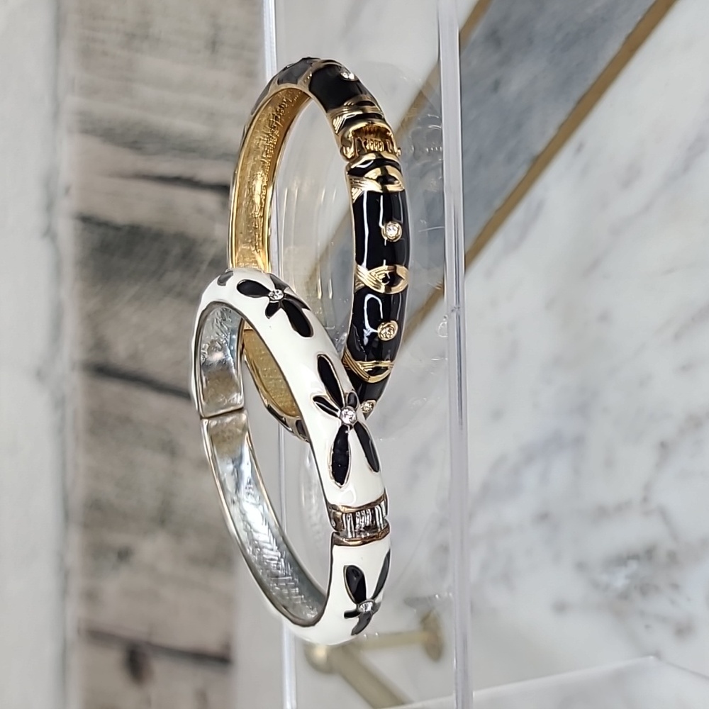 Nordstrom (Set of 2) Enamel Inlay Hinge Clamp Bangle Bracelets in White & Black